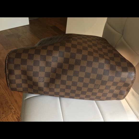 - SOLD- Authentic Louis Vuitton Portobello GM Bag - Picture 4 of 10